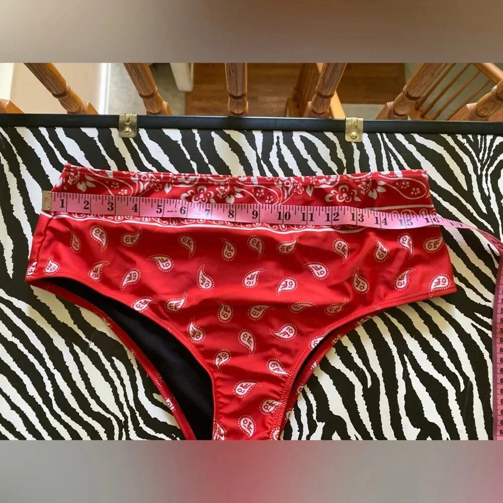 Red bandanna, paisley print bikini bottoms size lg - Picture 1 of 7